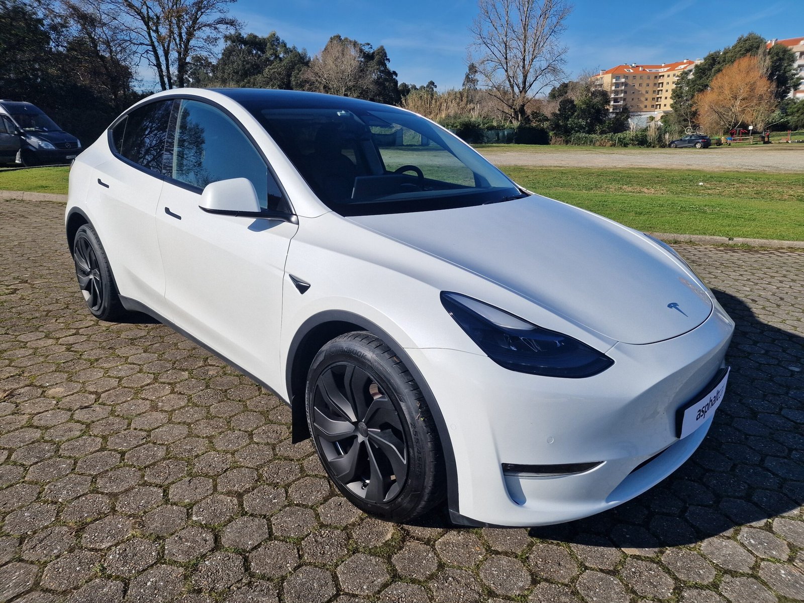 TESLA MODEL Y - LONG RANGE DUAL MOTOR AWD