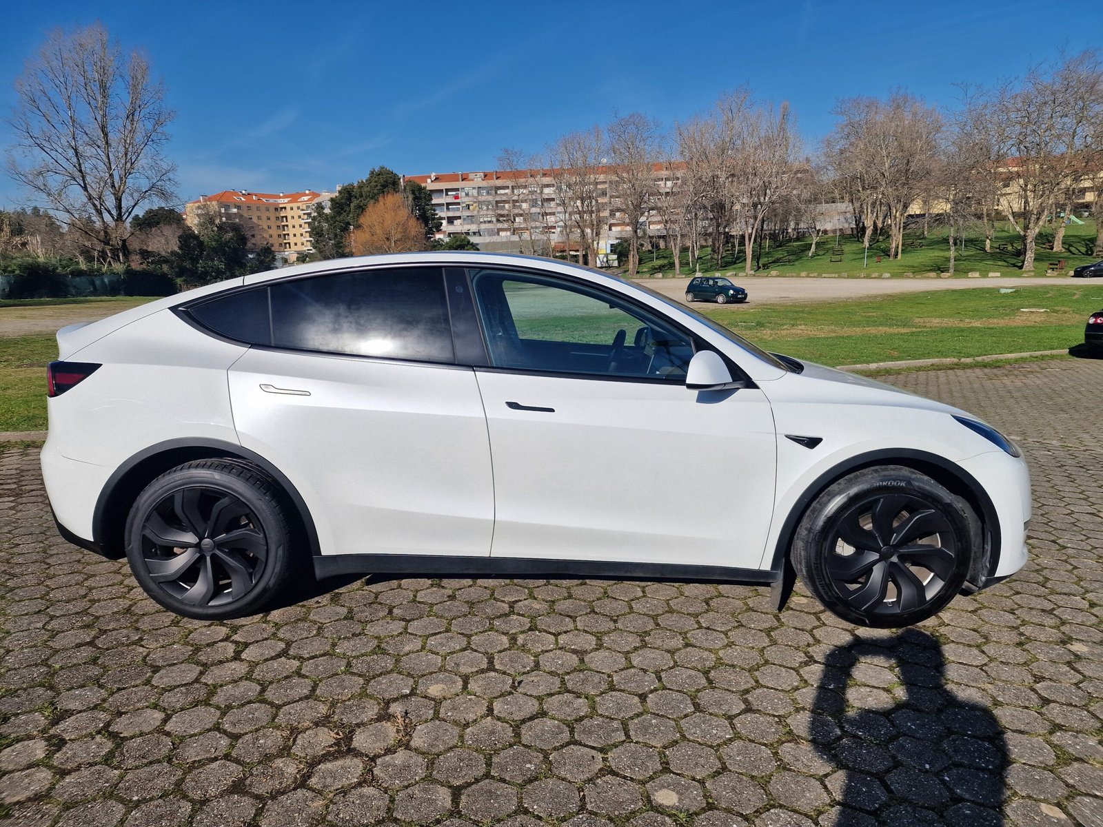 TESLA MODEL Y - LONG RANGE DUAL MOTOR AWD - Image 2