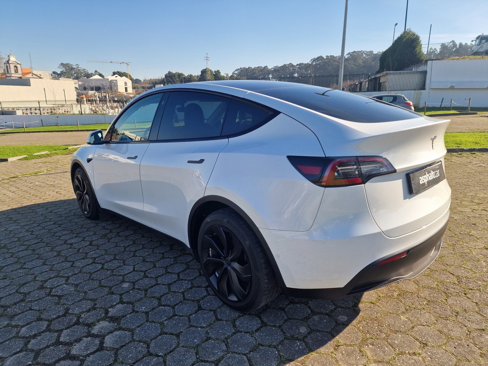 TESLA MODEL Y - LONG RANGE DUAL MOTOR AWD - Image 4