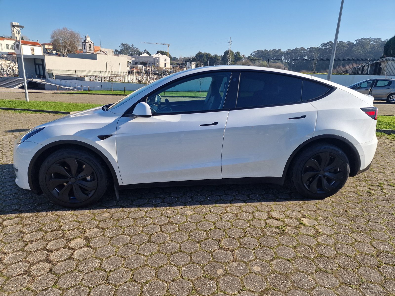 TESLA MODEL Y - LONG RANGE DUAL MOTOR AWD - Image 6