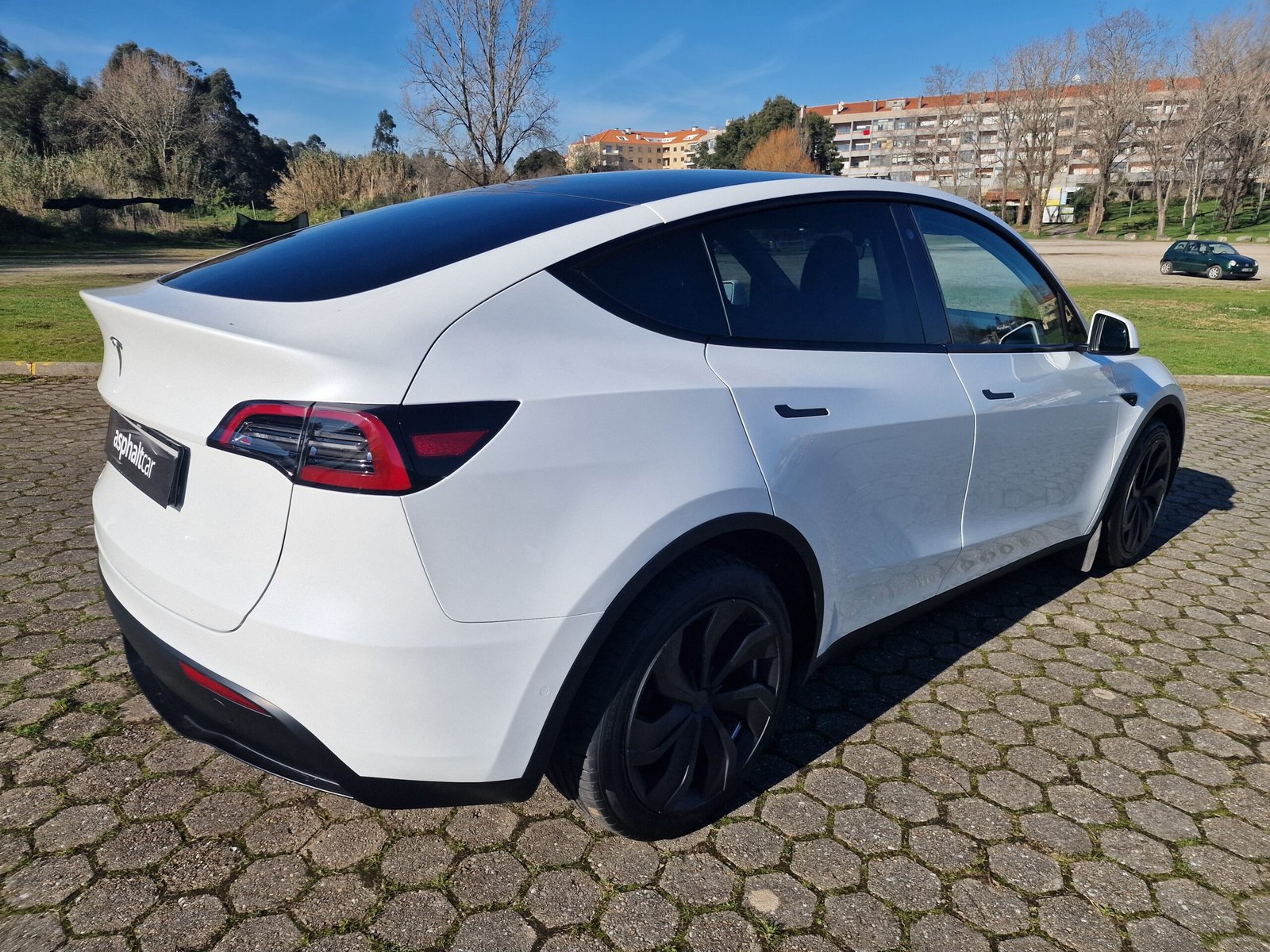 TESLA MODEL Y - LONG RANGE DUAL MOTOR AWD - Image 7