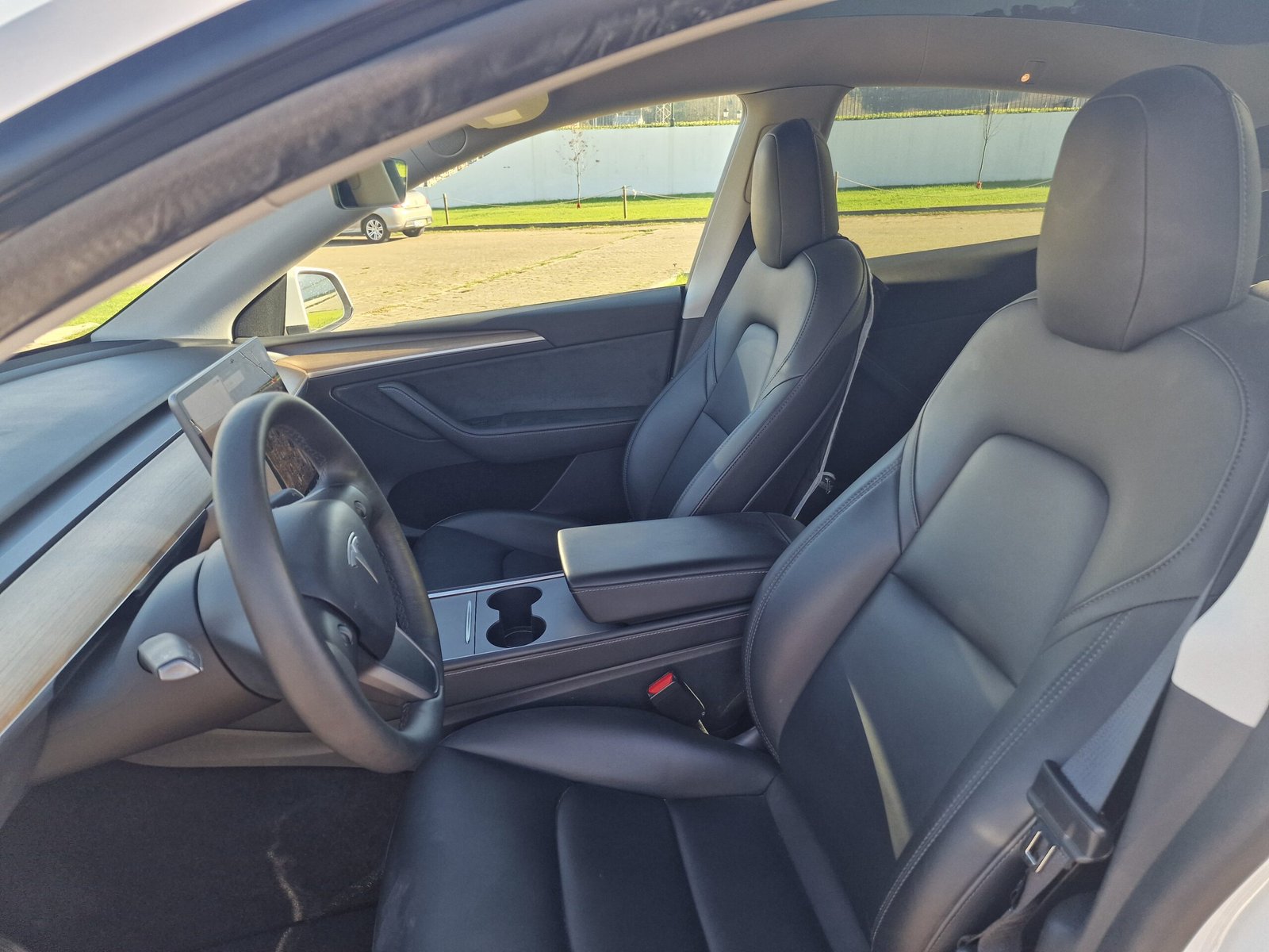 TESLA MODEL Y - LONG RANGE DUAL MOTOR AWD - Image 9