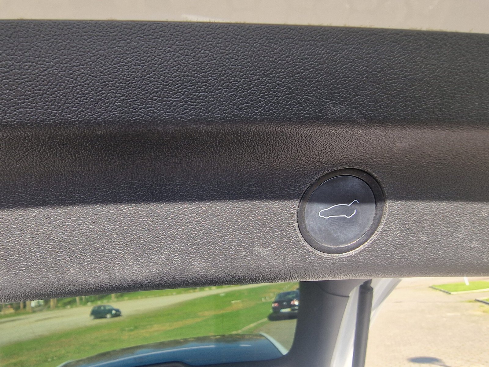 TESLA MODEL Y - LONG RANGE DUAL MOTOR AWD - Image 15