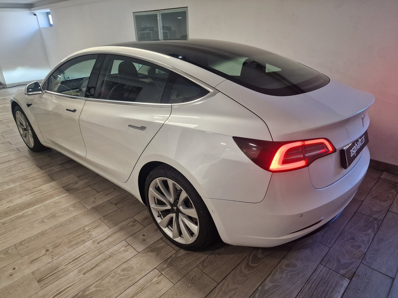TESLA MODEL 3 - LONG RANGE DUAL MOTOR AWD - Image 2