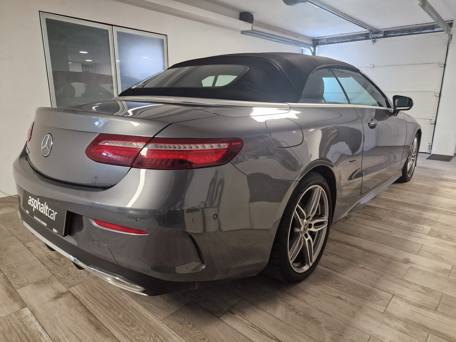 Mercedes-Benz E 220 d AMG Line Cabrio - Image 6