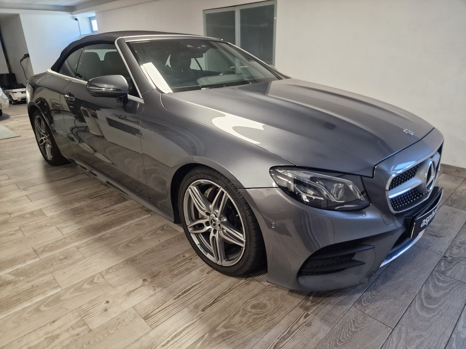 Mercedes-Benz E 220 d AMG Line Cabrio - Image 8