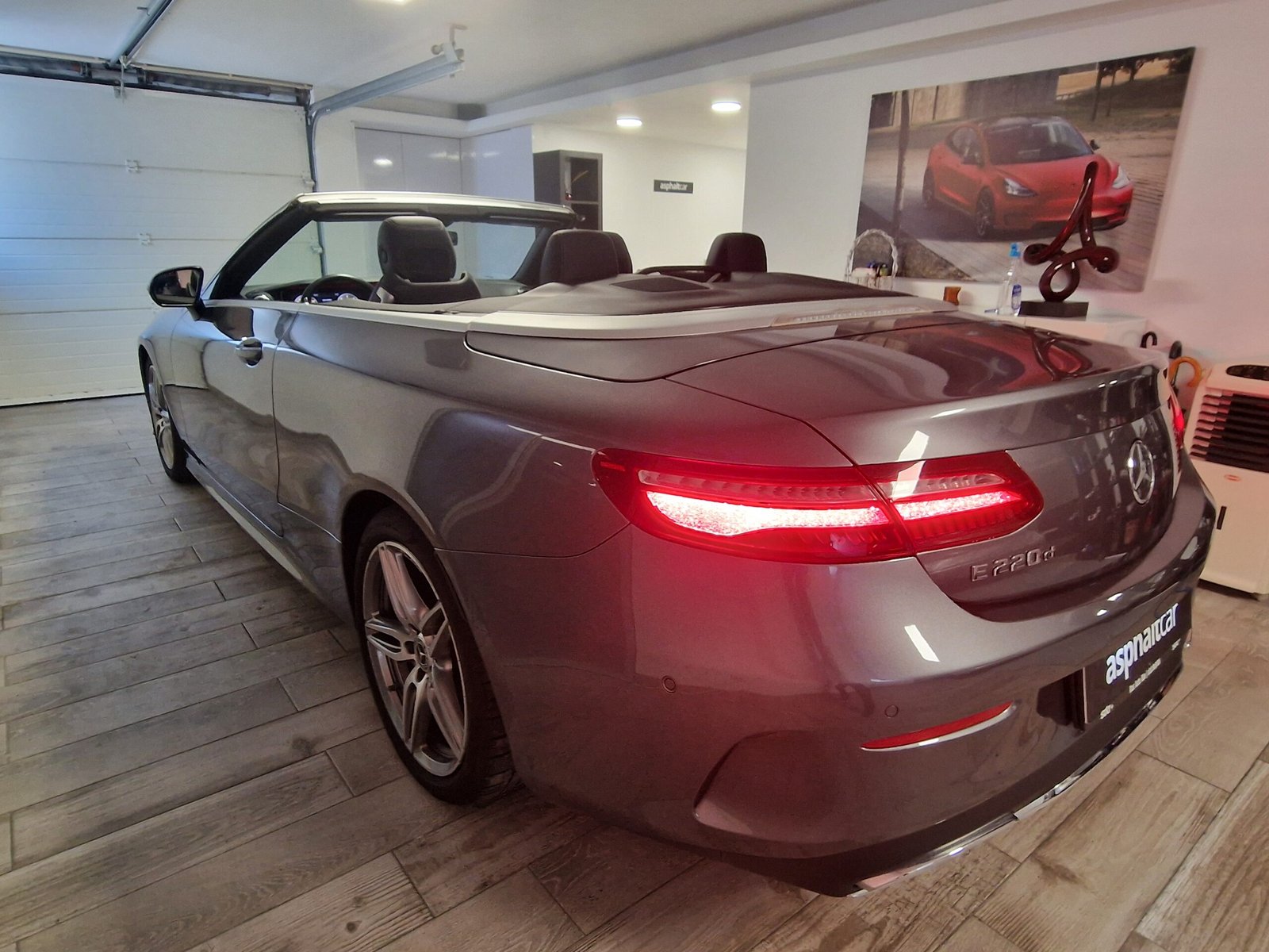 Mercedes-Benz E 220 d AMG Line Cabrio - Image 4