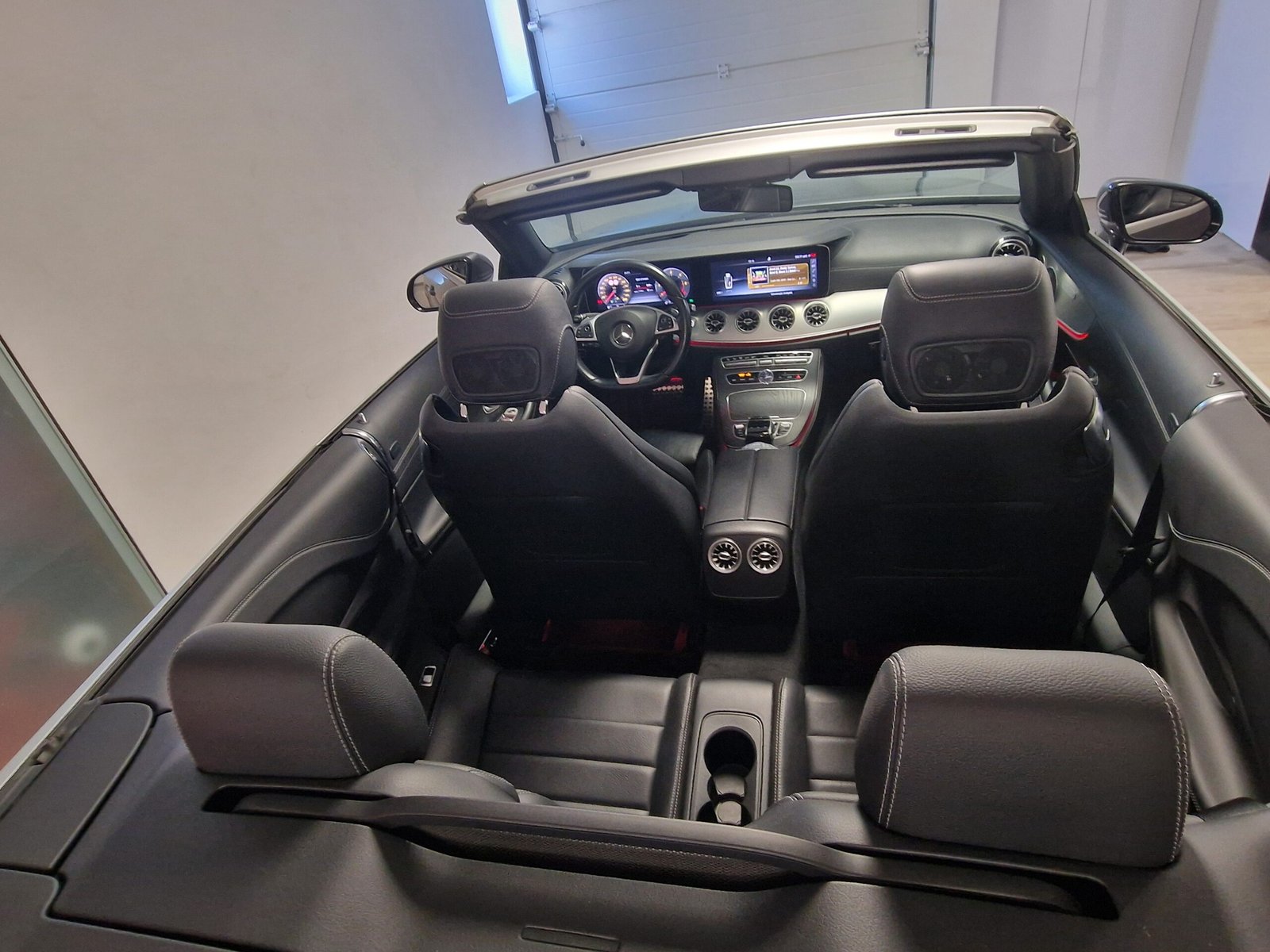 Mercedes-Benz E 220 d AMG Line Cabrio - Image 26