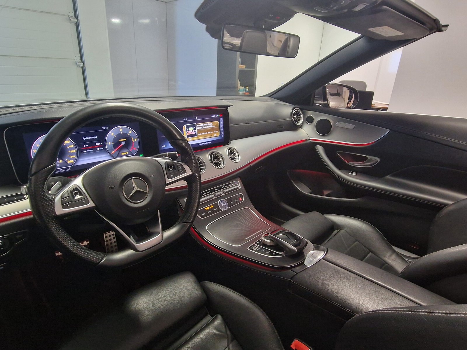 Mercedes-Benz E 220 d AMG Line Cabrio - Image 16