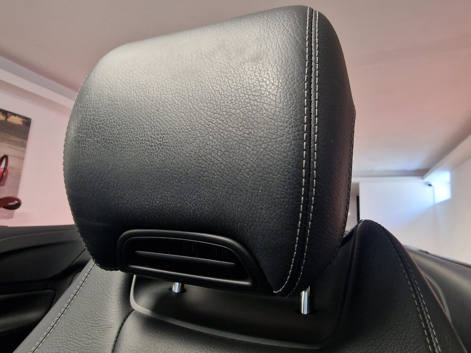 Mercedes-Benz E 220 d AMG Line Cabrio - Image 21