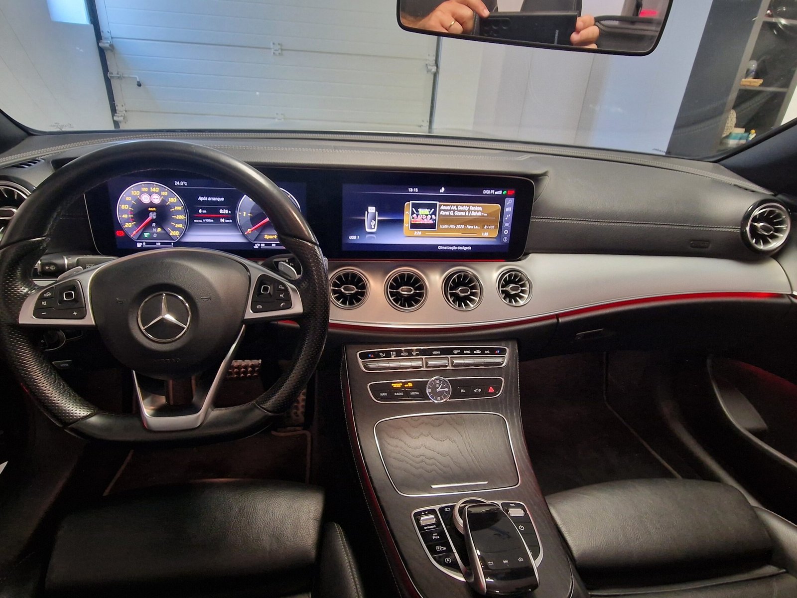 Mercedes-Benz E 220 d AMG Line Cabrio - Image 23