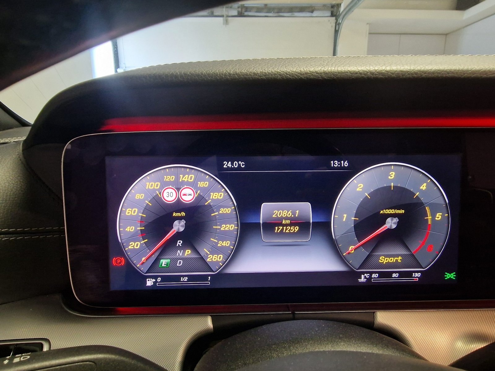 Mercedes-Benz E 220 d AMG Line Cabrio - Image 15