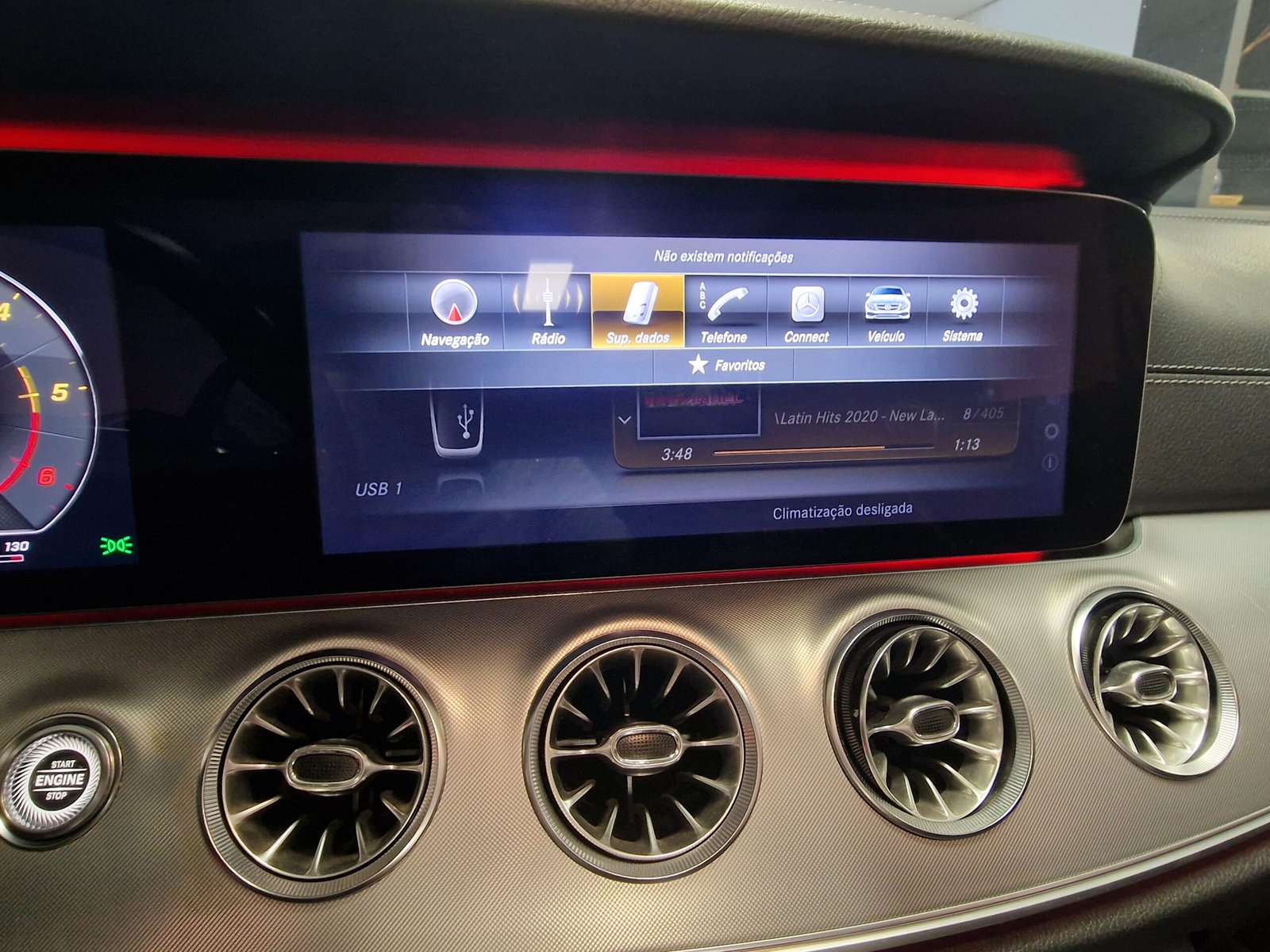 Mercedes-Benz E 220 d AMG Line Cabrio - Image 13