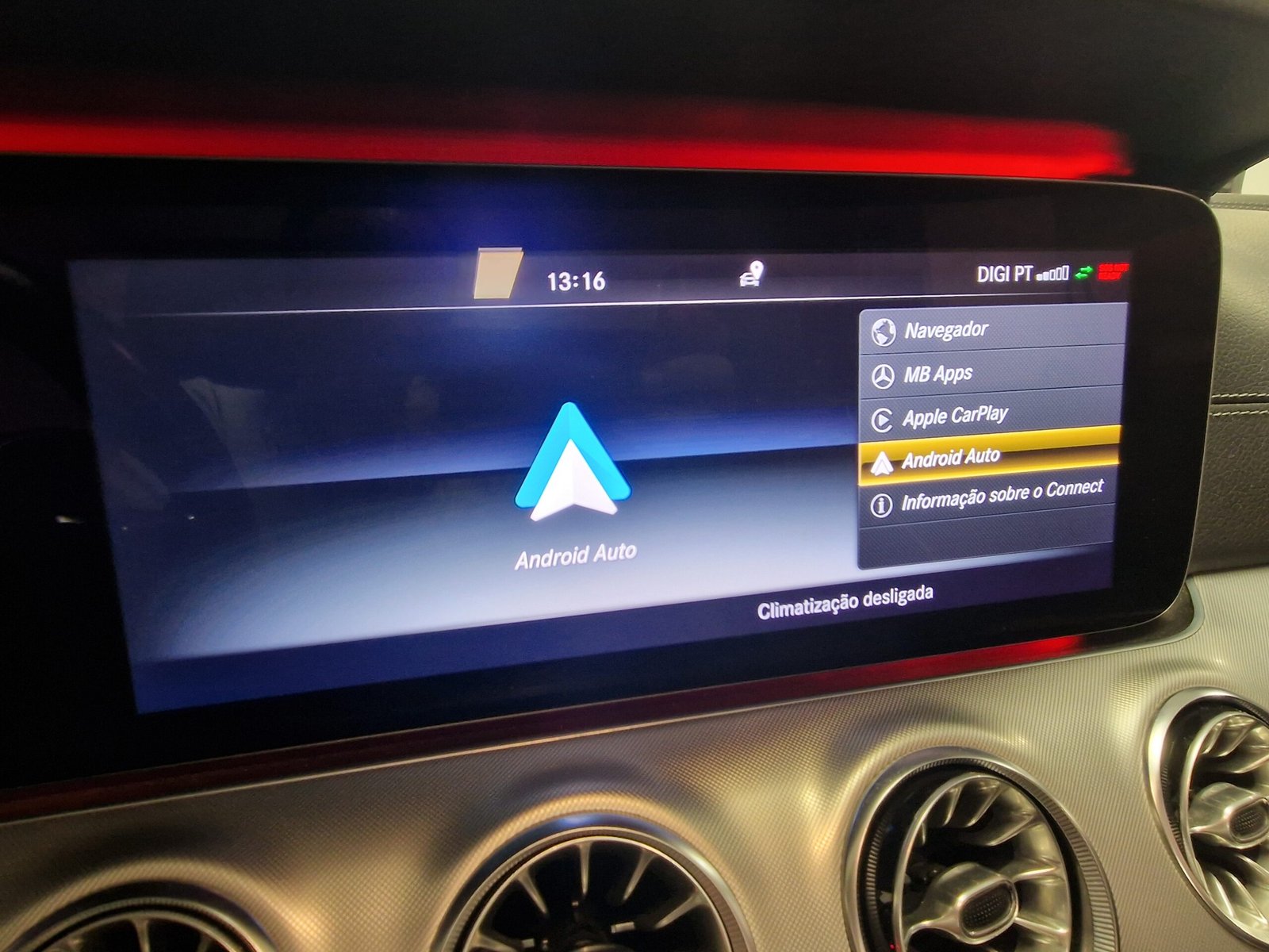 Mercedes-Benz E 220 d AMG Line Cabrio - Image 11